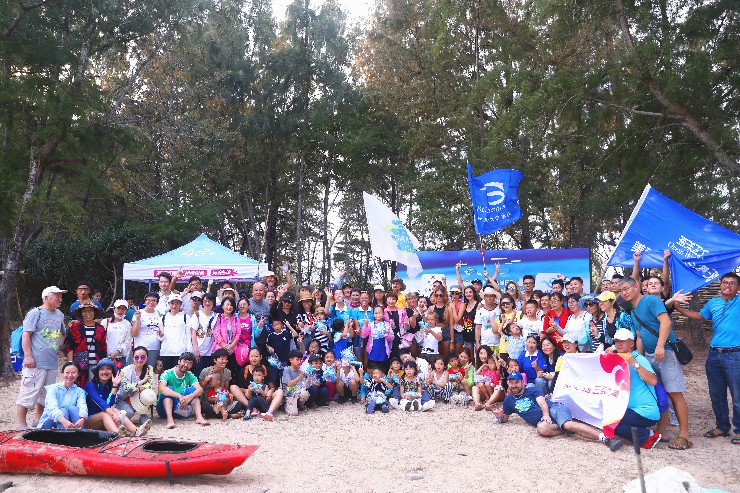 2月23日，垃圾清理大作戰活動參與志愿者在后海灣南部海灘區域合影留念-10