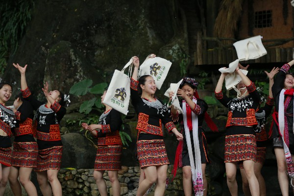 7.“3.8國際婦女節”前夕 檳榔谷為女員工送祝福（韋敬宇攝）