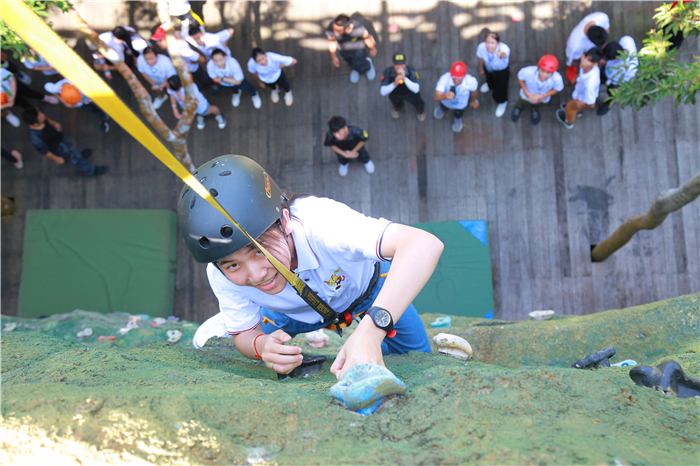 3、柬埔寨華裔青少年走進檳榔谷 “中國尋根之旅”探尋黎苗風情