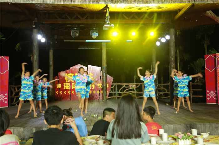 8、“少年演講家”玩轉(zhuǎn)檳榔谷 蕩槳飛歌“悠黎客”