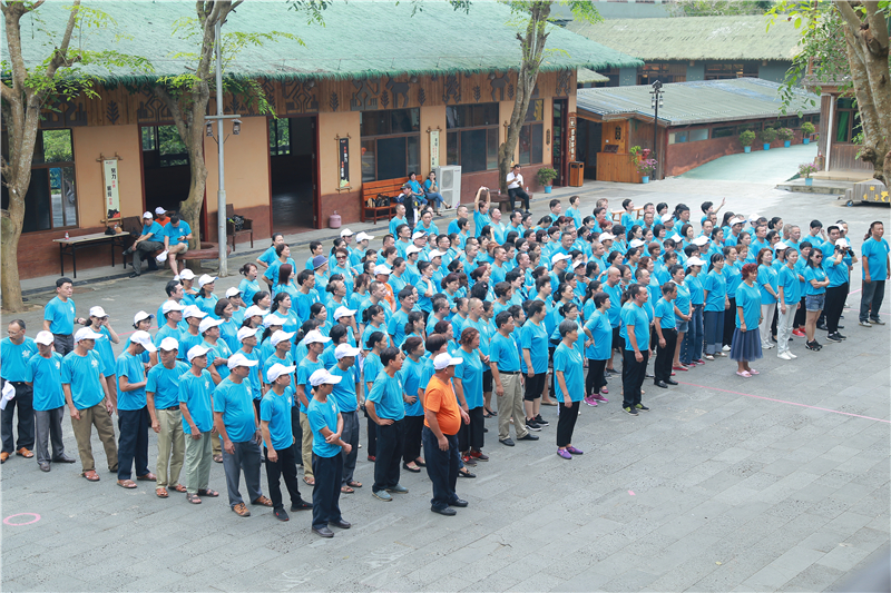 1、300名老同學分別40載 檳榔谷聚首重溫激情歲月