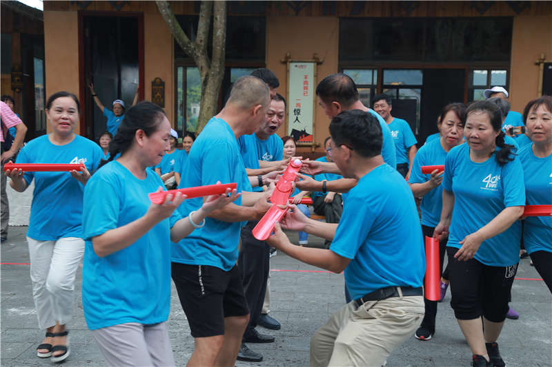 3、300名老同學分別40載 檳榔谷聚首重溫激情歲月
