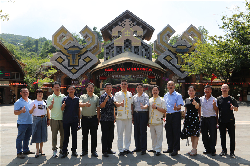 9、白沙縣省部級勞模考察團到訪檳榔谷 學習美麗鄉村旅游扶貧經驗