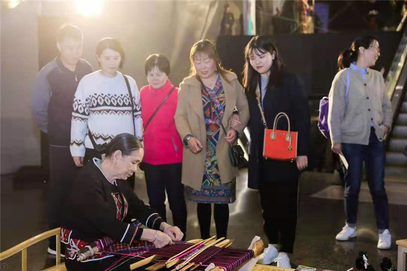 2、檳榔谷助力海南國際旅游島（上海）音樂推介會 邀請游客做黎家人