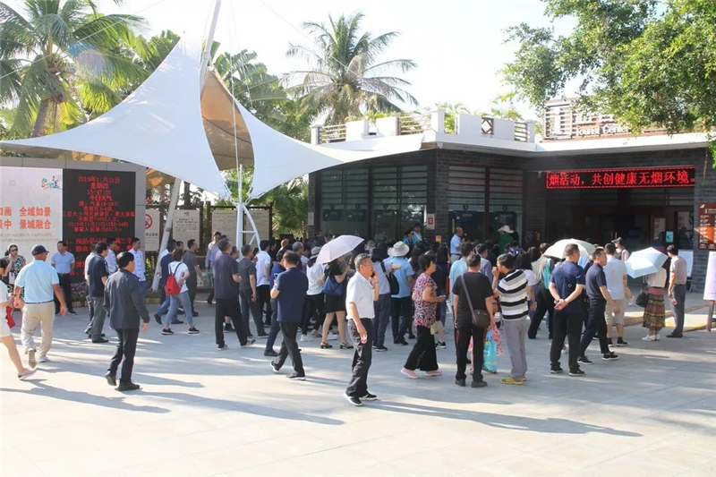 考察團前往游客服務中心 考察團前往游客服務中心