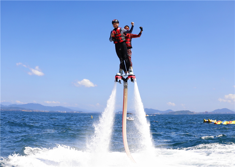 游客體驗水上飛人 游客體驗水上飛人