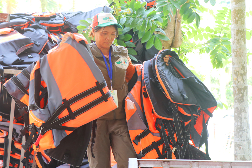 2019-6-18瓊中合口村村民朱春蘭：“家門口‘占地’的景區讓我脫了貧” (1).jpg